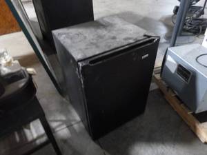 lot 12 image: Kenmore Mini Fridge