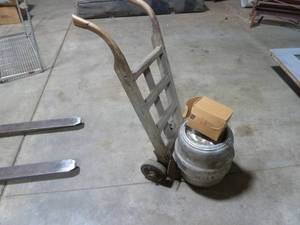lot 39 image: Barrel Cart & Keg