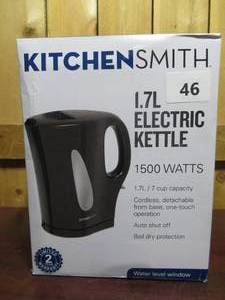 lot 46 image: KitchenSmith by Bella Electric Tea Kettle - Black