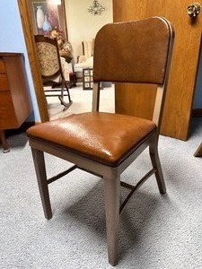 lot 12 image: Vintage Metal Base Chair