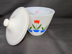 lot 23 image: Vintage Fire King Tulip Grease Jar by Anchor Hocking