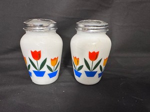 lot 24 image: Vintage Fire King Tulip Theme Salt and Pepper Shaker Set with Metal Lid