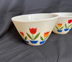 lot 1 image: Beautiful Vintage Fire King Tulip Themed 4 Piece Mixing Bowl Set