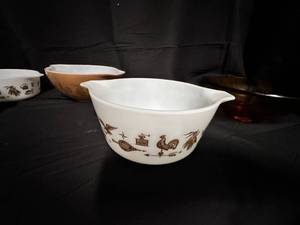 lot 39 image: Lot of Vintage Pyrex Americana Mixing Bowls, Casserole Dishes and Refrigerator Dish