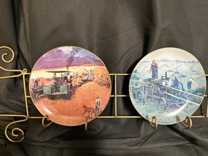 lot 58 image: Set of 4 Farming the Heartland Plates and Plate Rack