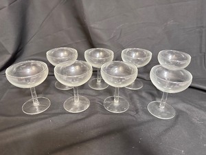 lot 62 image: Set of 8 Mid-Century Champagne Coupe Glasses