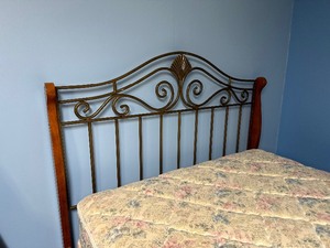 lot 66 image: Queen Metal and Wood Sleigh Bed Frame