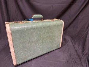 lot 82 image: Vintage Mid-Century Modern Samsonite Suitcase
