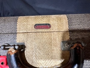 lot 83 image: 40s50s Vintage Suitcase