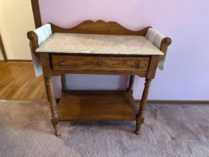 lot 84 image: Marble Top Oak Dry Sink with Drawer
