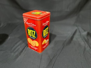 lot 90 image: Vintage 1980s Nabisco Ritz Cracker Tin