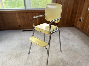 lot 102 image: Vintage Yellow Childs High Chair