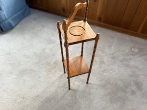 lot 103 image: Vintage 2 Tier Wood Handled Smoke Stand With Clear Ashtray