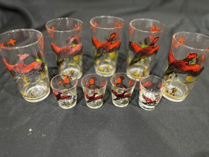 lot 114 image: Set of 5 Vintage Hazel Atlas 1950s Pheasant Hunting Glasses and Whiskey Shot Glasses