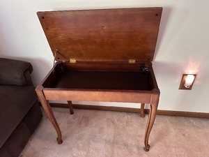 lot 123 image: Wooden Piano Bench