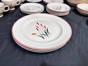 lot 151 image: Large Lot of Vintage Sears, Robuck & Co Cattail Oven Safe Dishes