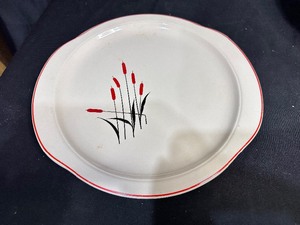 lot 159 image: Set of 2 Vintage Sears Roebuck Cattail Covered Casseroles, 2 Glasses and 1 Platter