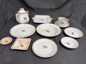 lot 164 image: Lot of Vintage Alfred Meakin Tea Leaf Variety Set by Royal Ironstone China, England