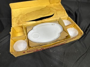 lot 206 image: Snack Time Luncheon Set