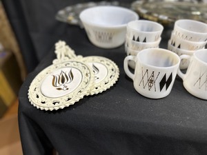 lot 171 image: Large Lot of MCM Vintage Fire King Kitchen Lot