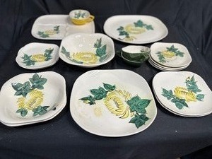 lot 172 image: Large Lot of Vintage MCM Hand Painted Red Wing Pottery Chrysanthemum