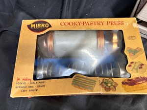 lot 217 image: Lot of Vintage Kitchen Tools