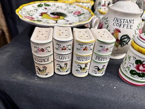 lot 177 image: Large Lot of Vintage PY Rooster & Roses Dishes