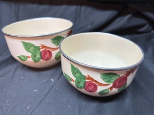 lot 289 image: Franciscan Apple China Mixing Bowl Set