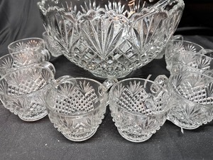 lot 135 image: Vintage Anchor Hocking Medallion Clear Water Pitcher Star & Cameo and Vintage Viking Glass Platter Plate