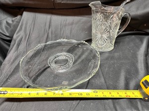 lot 25 image: Vintage Anchor Hocking Medallion Clear Water Pitcher Star & Cameo and Vintage Viking Glass Large 14 Platter Plate