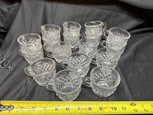 lot 74 image: Set of 17 Anchor Hocking Arlington Pattern Punch Glasses