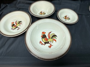lot 253 image: Large Lot of Vintage Metlox Poppytrail Red Rooster White Stoneware Dishes