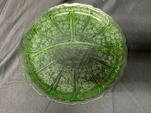 lot 277 image: Jeannette Glass Cherry Blossom Uranium Glow Glass Condiment Plate