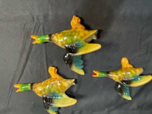 lot 126 image: Set of 3 Plaster of Paris Ducks
