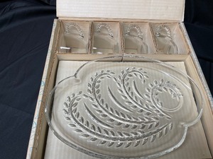lot 223 image: 2 Homestead Snack Sets from The Federal Glass Company