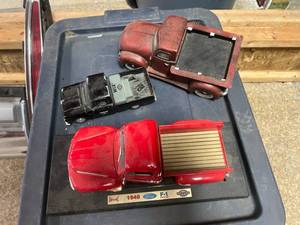 lot 26 image: Trucks