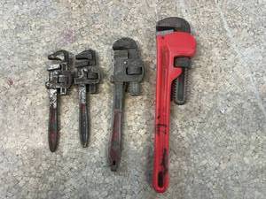 lot 27 image: Pipe Wrenches