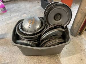 lot 29 image: Tote of Hubcaps