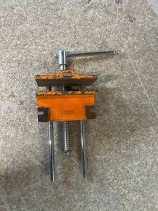 lot 31 image: Clamp