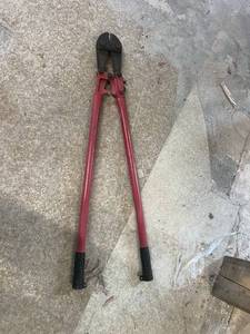lot 32 image: 42 Bolt Cutter