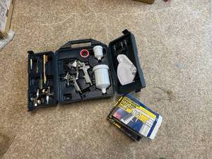 lot 51 image: Spray Gun Kit