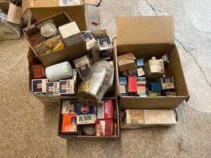 lot 52 image: Oil Filters