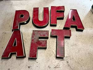 lot 100 image: 23 Sign Letters