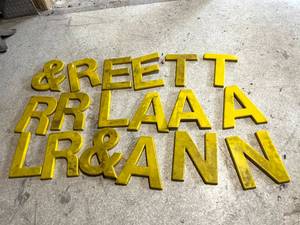 lot 101 image: 11 Sign Letters
