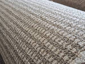 lot 166 image: WhiteGrey Pattern Berber Carpet Remnant 26.5x12