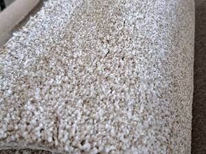 lot 177 image: Tan & White Carpet Remnant 32x12