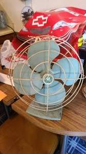 lot 40 image: Vintage and Heavy Metal Personal size Table or Desk fan