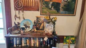 lot 47 image: Collection of Vintage home decor