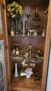 lot 63 image: All decorative Content in cabinet