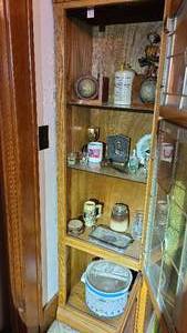 lot 65 image: All decorative Content in cabinet